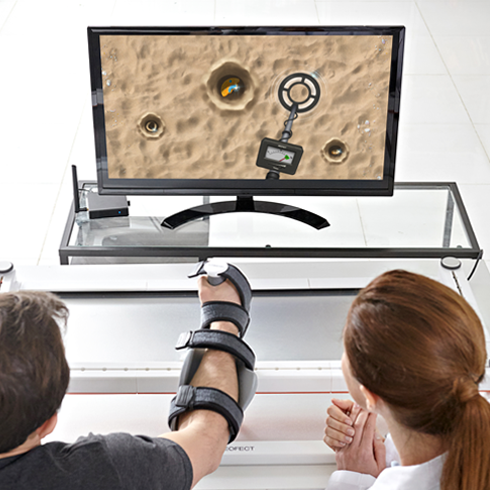 네오펙트 스마트보드를 사용하는 치료사와 환자