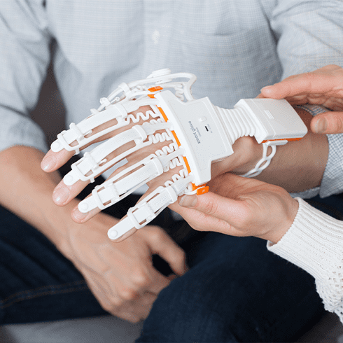 네오펙트 스마트키즈를 착용한 어린이